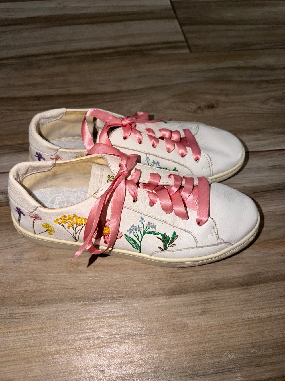 Soludos White Floral Embroidered Sneakers with Pink Satin Laces size 5